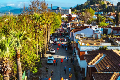 Yüzlerce sporcu İzmir Efes'te dünya mirasına koştu