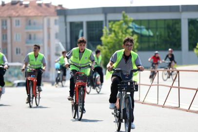 Sakarya'da pedallar Ayçiçeği Bisiklet Vadisi’nde döndü