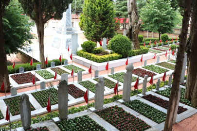 Kocaeli'de mezarlıklar bayram ziyaretine hazır