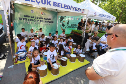 Efes Selçuk’ta çocuk müzisyenlerden 'çevre' ritmi