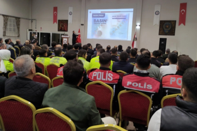 Konya’da emniyet mensuplarına 'Basın Kartı' bilgilendirmesi