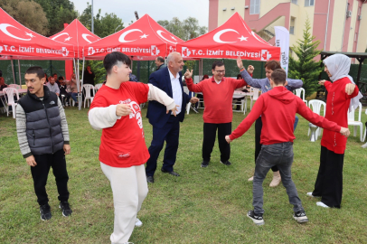 İzmit’te otizmli bireyler sonbahar şenliğinde buluştu