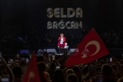 Selda Bağcan’dan Mersin’de Cumhuriyet Bayramı konseri