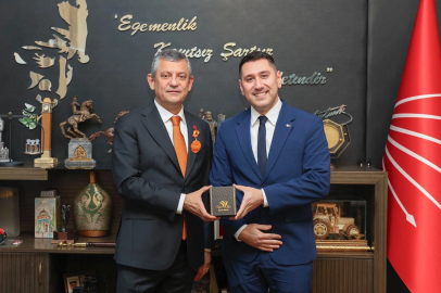 Deniz Karafazlı, CHP Genel Başkanı Özgür Özel’i ziyaret etti