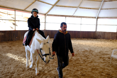 Kocaeli'de ara tatili at üstünde geçirdiler