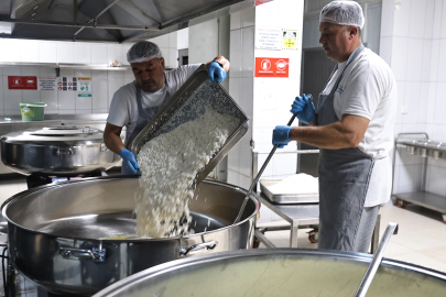 Antalya Büyükşehir’den aşevleriyle sosyal destek