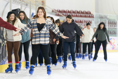 Büyükşehir Kültürpark ve Bostanlı’da buz pisti kuruyor