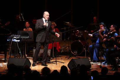 Fatih Erkoç söyledi İzmirliler eşlik etti