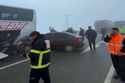 Sivas–Kayseri Karayolu’nda yoğun sis zincirleme kazaya yol açtı