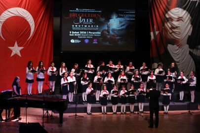 Antalya’da çocuk korosundan deprem anması