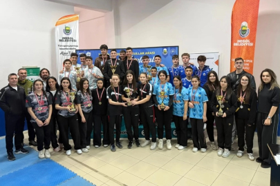 Öğrenciler dart turnuvasında kıyasıya mücadele etti