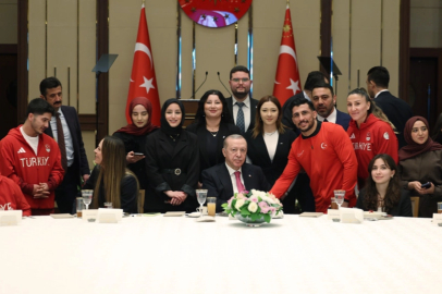 Erdoğan'dan gençliğe güven: Türkiye'yi sizlerle bugünlere getirdik