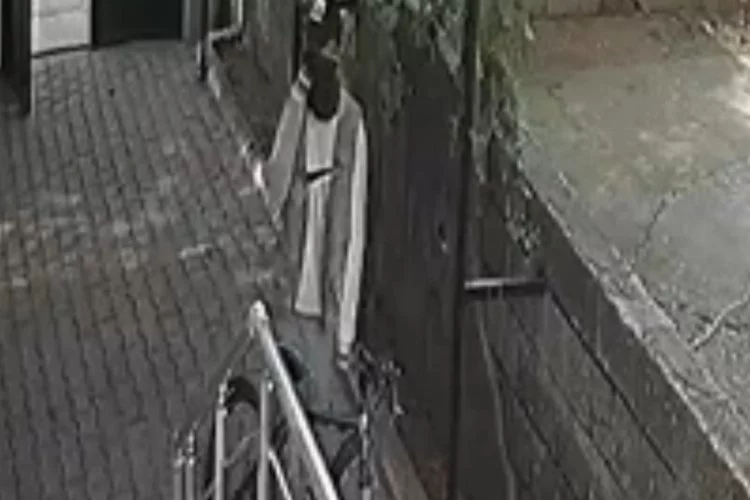 Bisiklet hırsızı kameralara yakalandı
