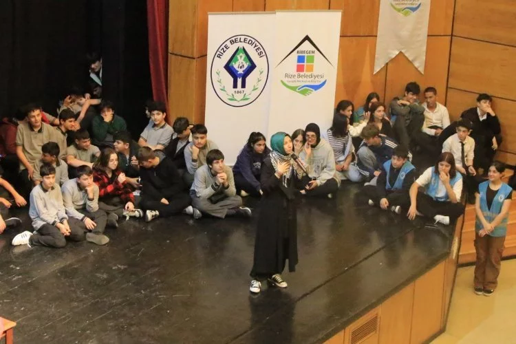 Rize'de 'Ailemiz ve İdeal Gençlik' konferansı
